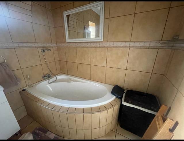 4 BEDROOM HOUSE FOR SALE IN KURUMAN